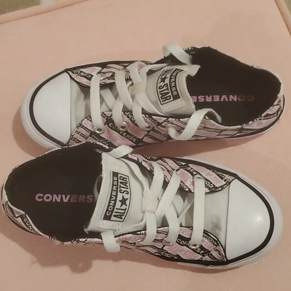 𝅺ADORABLE Pink and White Converse All Star Shoes Size 1 (#3)